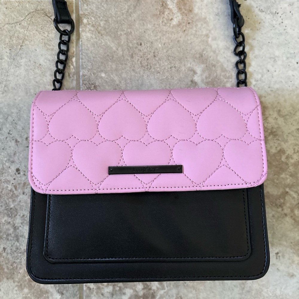 Betsy Johnson Quilted Black Pink Crossbody Purse Bag Hearts Chain Strap Luv